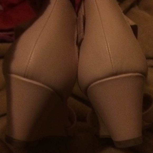 Shoes - Picture 4 of 4